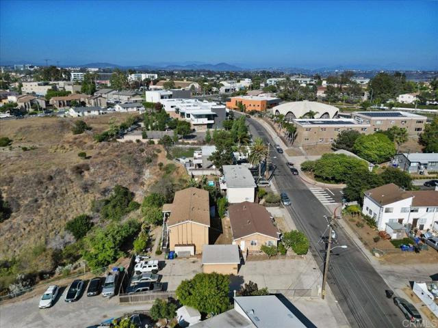 6736 40 Kelly Street, San Diego CA: https://media.crmls.org/mediaz/32cefe08-0c05-4f15-a3bd-ec670c091933.jpg