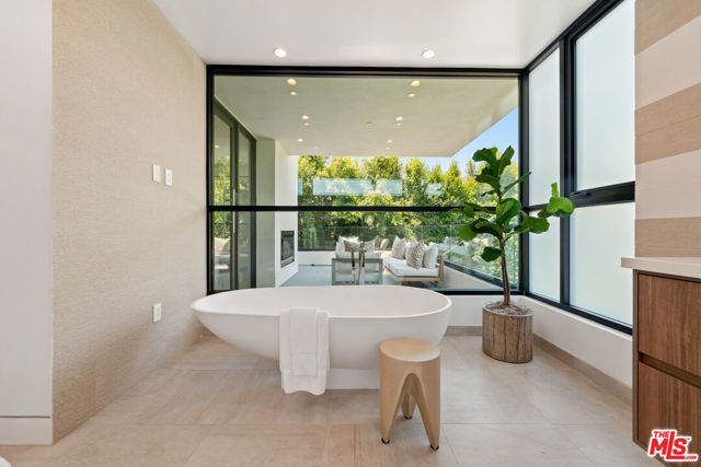 818 N Curson Avenue, Los Angeles CA: https://media.crmls.org/mediaz/32cf61ae-3ada-40e7-91ef-cee907f096b6.jpg