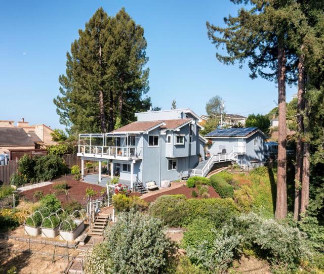 645 Skyward Drive, Aptos CA: https://media.crmls.org/mediaz/32cfb249-8382-4e5f-a8f1-1c127886a239.jpg