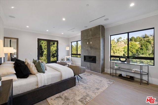 4351 Vanalden Avenue, Tarzana CA: https://media.crmls.org/mediaz/32d048ba-af37-430d-8d6a-93ad0493ad31.jpg