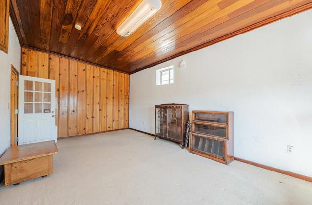 17945 Pesante Road, Salinas CA: https://media.crmls.org/mediaz/32d049ec-fd8b-4fe4-be4a-2e7a71152e85.jpg