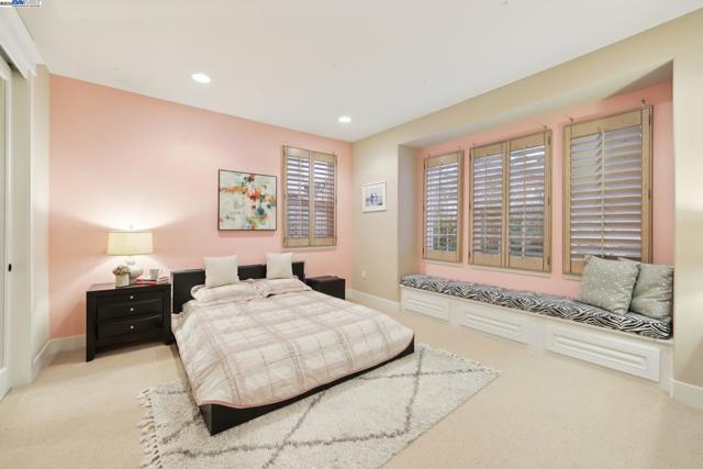 3885 Highpointe Ct, Dublin CA: https://media.crmls.org/mediaz/32d06aa4-f824-4c72-8a49-66733cdddbb2.jpg