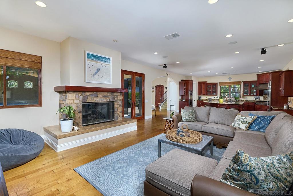 645 N. Rios - photo 2