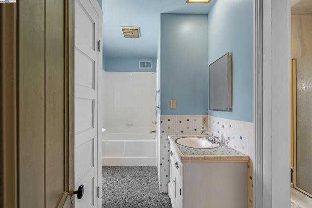 2211 College Avenue, Livermore CA: https://media.crmls.org/mediaz/32d1361e-b74e-4e6a-9242-6c2a52118dcf.jpg