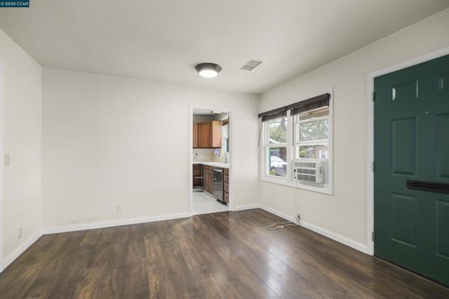 2656 Garden Ave, Concord CA: https://media.crmls.org/mediaz/32d157c5-3b43-4f03-aab8-fc0c1a4e272a.jpg