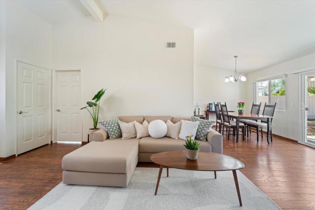 2708 MEDFORD CT, Carlsbad CA: https://media.crmls.org/mediaz/32d16257-47f2-4464-bec3-aa596abe141d.jpg