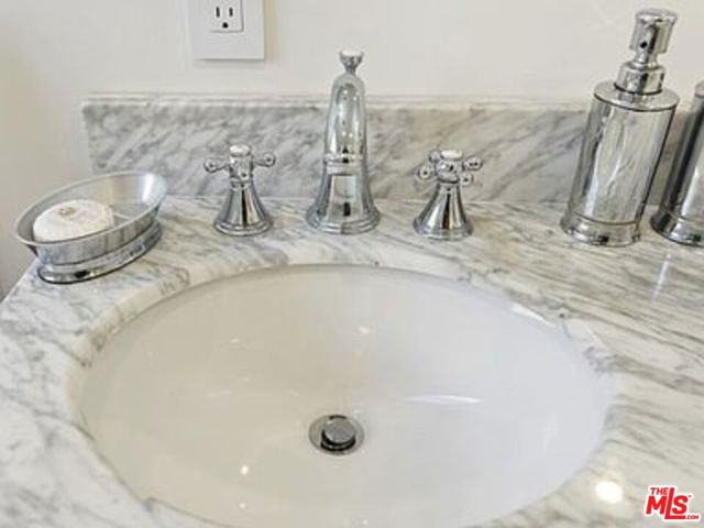 840 S Curson Avenue, Los Angeles CA: https://media.crmls.org/mediaz/32d17245-a04f-4d78-ae96-e5fcf56912ac.jpg