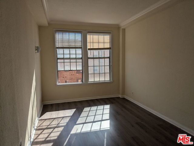5640 Franklin Avenue, Los Angeles CA: https://media.crmls.org/mediaz/32d1a4ff-968a-43ce-87b0-2e1d4f74b966.jpg