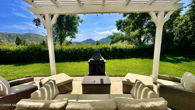 1658 Bushgrove Court, Lake Sherwood CA: https://media.crmls.org/mediaz/32d1c7cd-da80-44fb-bf04-f0ac5a228a3c.jpg