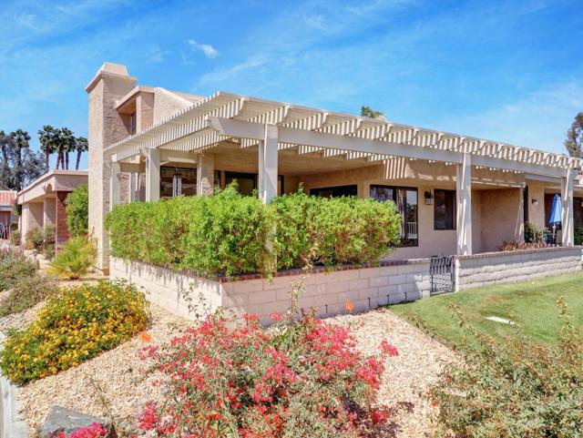 35738 Calle Montigo, Cathedral City CA: https://media.crmls.org/mediaz/32d1d144-acec-4fad-9101-1deeeb5f717a.jpg