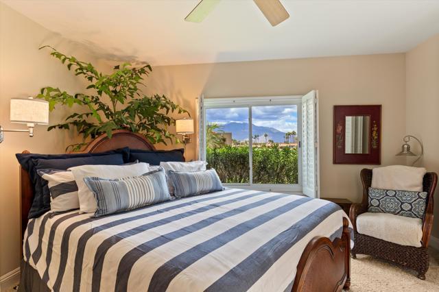 105 Lake Shore Drive, Rancho Mirage CA: https://media.crmls.org/mediaz/32d1ec6c-c9ca-4523-8b0d-d02cbe24b7c2.jpg