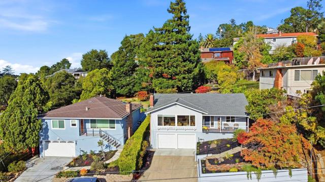 574 Wellington Drive, San Carlos CA: https://media.crmls.org/mediaz/32d25349-5032-4e1d-a140-616b650062c9.jpg