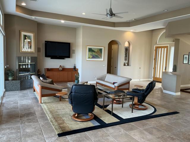 81650 Tiburon Drive, La Quinta CA: https://media.crmls.org/mediaz/32d263f0-bded-4af5-9931-b1ec74146445.jpg