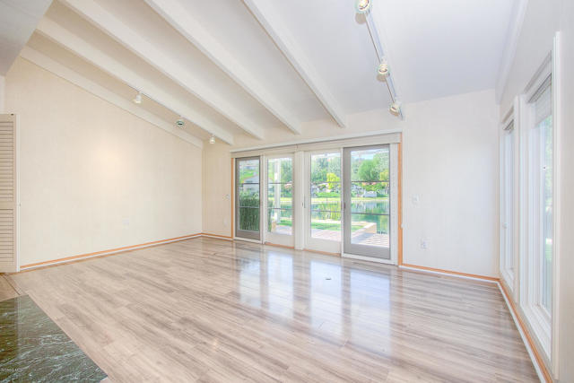 23150 Park Sorrento, Calabasas CA: https://media.crmls.org/mediaz/32d2fac0-1b29-47d0-889a-6650d7b1e9b2.jpg