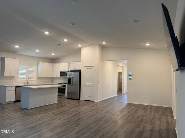 4251 Avenue J-3, Lancaster CA: https://media.crmls.org/mediaz/32d33c49-4017-4737-9321-41588f9d2525.jpg