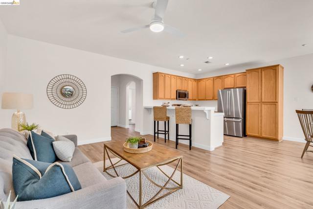 1124 Jonagold Way, Brentwood (CC) CA: https://media.crmls.org/mediaz/32d37464-d815-4793-9520-01c08f9c14b7.jpg