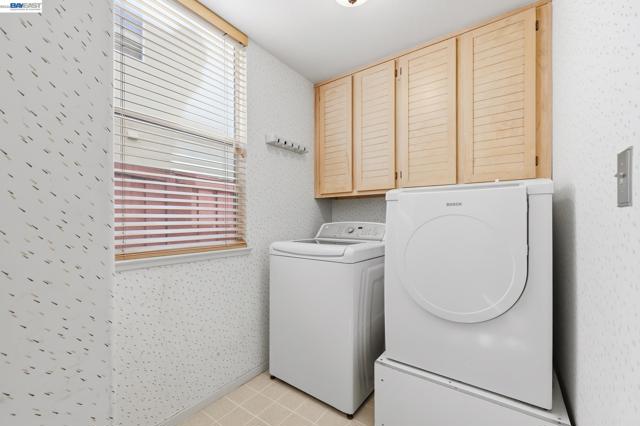 906 Vista Pointe Dr, San Ramon CA: https://media.crmls.org/mediaz/32d389a9-a092-4663-b8fc-c45c6fa3f638.jpg