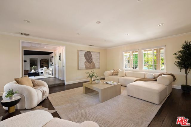 22910 Collins Street photo 7