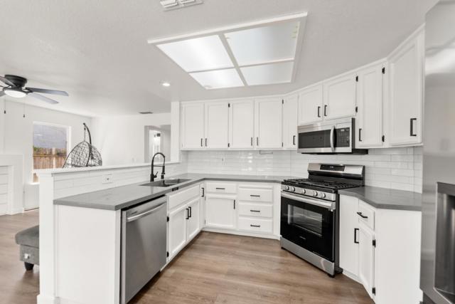 6431 Canyon Creek Way, Elk Grove CA: https://media.crmls.org/mediaz/32d43621-e058-42fe-ad23-391929aca423.jpg