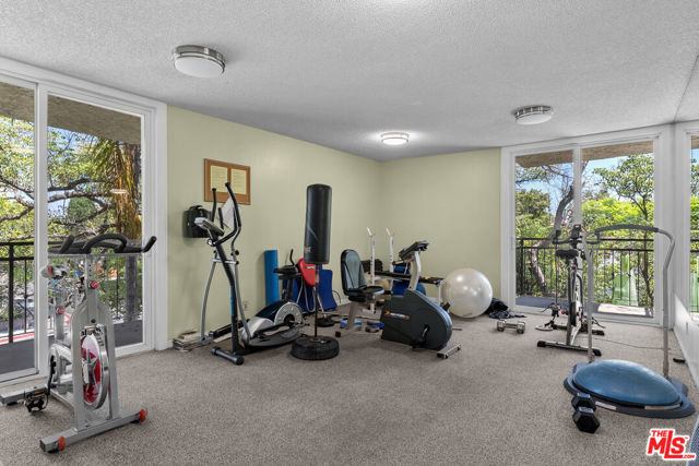 1885 Veteran Avenue, Los Angeles CA: https://media.crmls.org/mediaz/32d44cb9-e8d0-4c33-89e1-e97bbf230f67.jpg