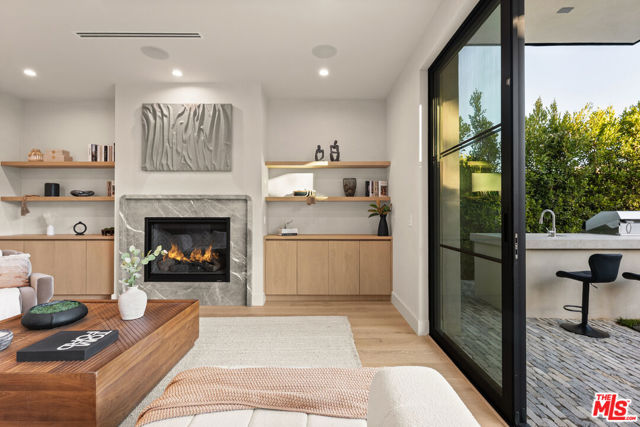 11746 La Maida Street, Valley Village CA: https://media.crmls.org/mediaz/32d4e49a-f431-4dbf-85a5-b949f9dc8b4c.jpg