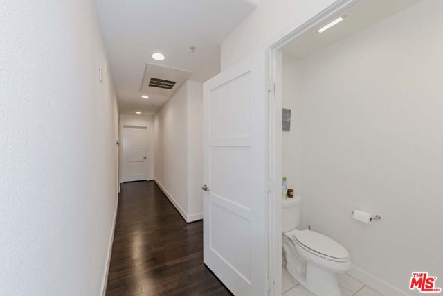 4644 Coldwater Canyon Avenue, Studio City CA: https://media.crmls.org/mediaz/32d514ec-4e3d-4313-8f00-81ad2083ff4f.jpg