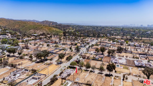 1055 Hartzell Street, Pacific Palisades CA: https://media.crmls.org/mediaz/32d53bc5-fe4b-4b98-a87b-0239cddcd9dd.jpg