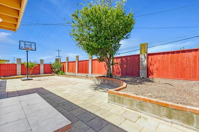 455 Gardenside Avenue, South San Francisco CA: https://media.crmls.org/mediaz/32d69100-d2cd-45c3-87a3-ac0edaf5da3b.jpg