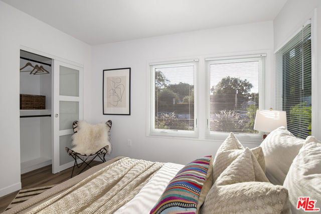 3744 Redwood Avenue, Los Angeles CA: https://media.crmls.org/mediaz/32d69134-ffbd-447f-a803-0e6fda0d82cd.jpg