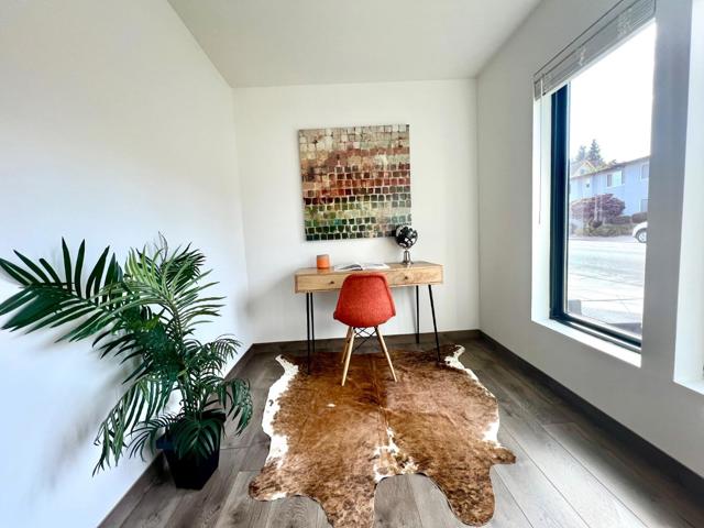 500 Walnut Street, San Carlos CA: https://media.crmls.org/mediaz/32d70135-3f2e-4f15-a3d8-c692ea7d3896.jpg