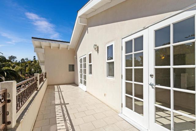 6937 Paseo Laredo, La Jolla CA: https://media.crmls.org/mediaz/32d7302c-623d-40d0-9c15-9badd5b30b76.jpg