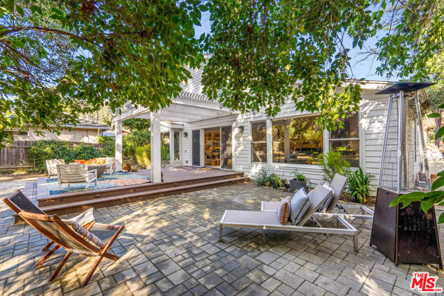 1514 Willow Drive, Topanga CA: https://media.crmls.org/mediaz/32d7327c-faf2-4e7c-923d-89db38e94a52.jpg
