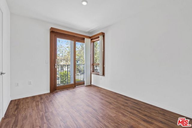 5245 Santa Monica Boulevard, Los Angeles CA: https://media.crmls.org/mediaz/32d74194-3dcd-47f6-bc8b-44e813a0298e.jpg