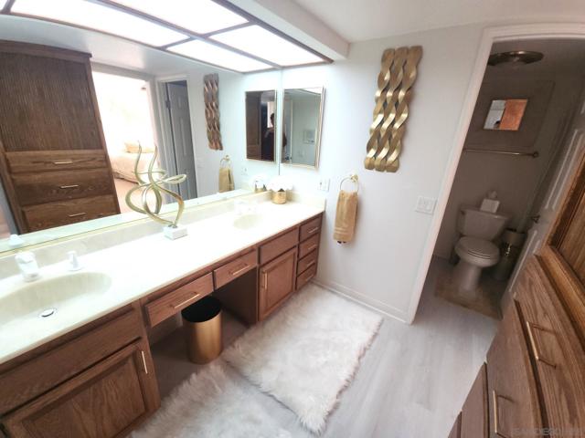 3933 Pinnacle Pl, Escondido CA: https://media.crmls.org/mediaz/32d75966-9d65-4a35-ba15-96884ab70286.jpg