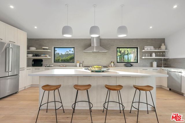 8400 Edwin Drive, Los Angeles CA: https://media.crmls.org/mediaz/32d7c36c-c3c7-40e9-91aa-af87832e04a4.jpg