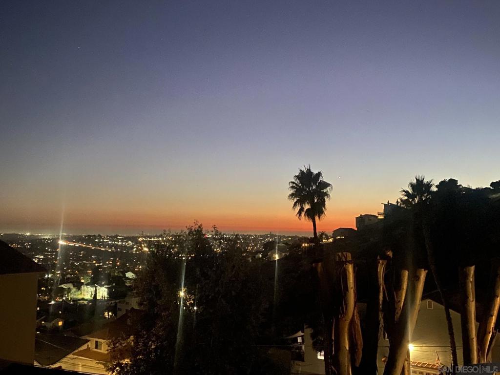 https://media.crmls.org/mediaz/32d8608c-5e7b-4900-aed4-4bfbec656084.jpg?preset=X-Large