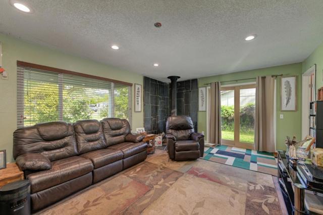 874 Feather Drive, Copperopolis CA: https://media.crmls.org/mediaz/32d903b8-3ddf-4387-bd5e-9ebc8cb6bc30.jpg