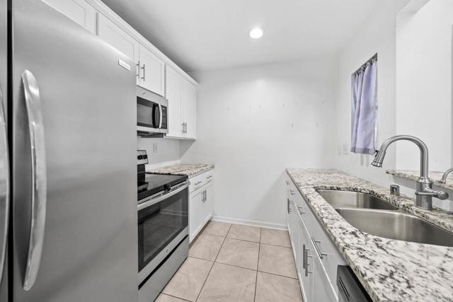 Detail Gallery Image 3 of 32 For 2920 Briarwood Rd #G12,  Bonita,  CA 91902 - 1 Beds | 1 Baths