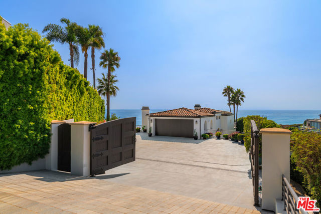 32804 Pacific Coast Highway, Malibu CA: https://media.crmls.org/mediaz/32da15f9-e8d8-43a0-b0f5-71e46199e102.jpg