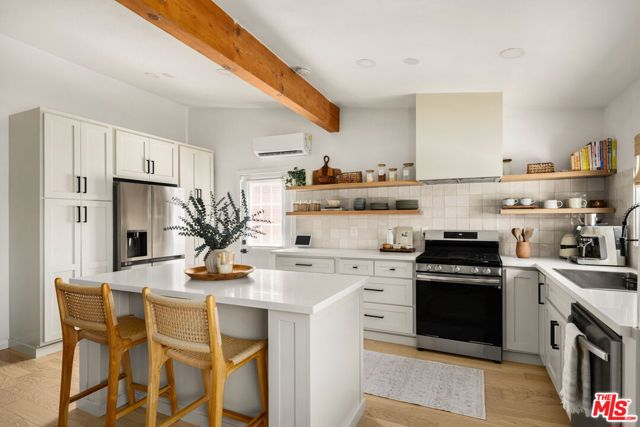 4938 O Sullivan Drive, Los Angeles CA: https://media.crmls.org/mediaz/32da1c87-99be-4c2d-a697-28113eff24bd.jpg