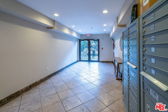 118 S Clark Drive, West Hollywood CA: https://media.crmls.org/mediaz/32da671f-9447-4eb9-aa98-13e0d1cbcb16.jpg