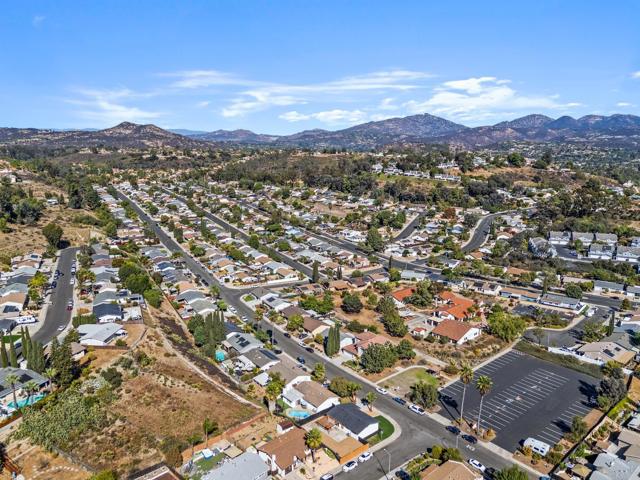 Detail Gallery Image 31 of 40 For 13328 Silver Lake Dr, Poway,  CA 92064 - 3 Beds | 2 Baths