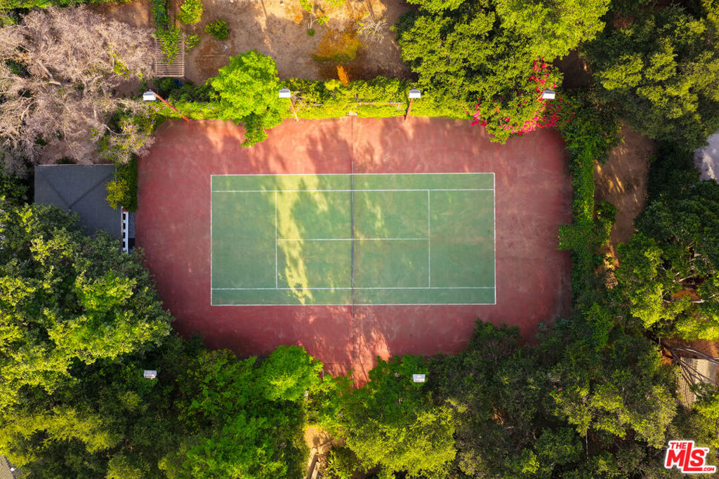 https://media.crmls.org/mediaz/32db2ff8-4611-40ff-b992-39644f0e4075.jpg?preset=X-Large