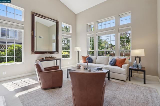 132 Victoria Pl, Danville CA: https://media.crmls.org/mediaz/32db335a-7de6-4d4c-8228-3ac4dd340346.jpg
