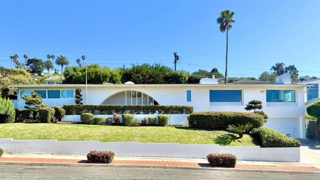 Detail Gallery Image 4 of 74 For 6611 Avenida De Las Pescas, La Jolla,  CA 92037 - 4 Beds | 3 Baths