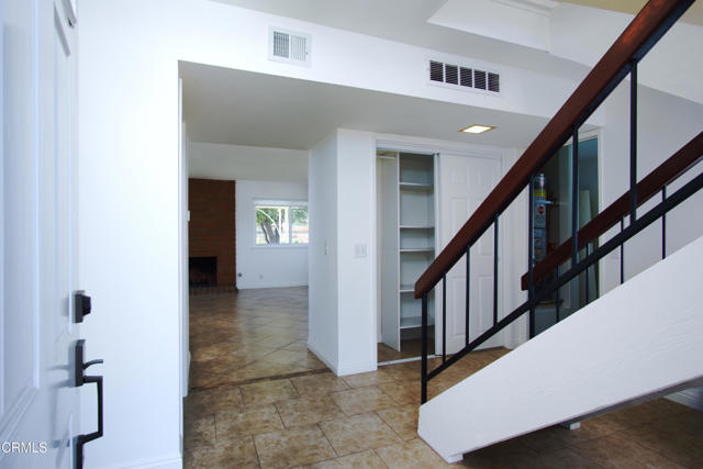 Detail Gallery Image 2 of 14 For 2121 Ironbark Dr, Oxnard,  CA 93036 - 3 Beds | 3 Baths