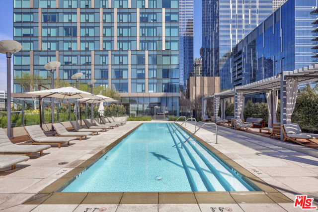 889 Francisco Street, Los Angeles CA: https://media.crmls.org/mediaz/32dbb197-ff23-4dcd-8101-e6b91891f8d8.jpg