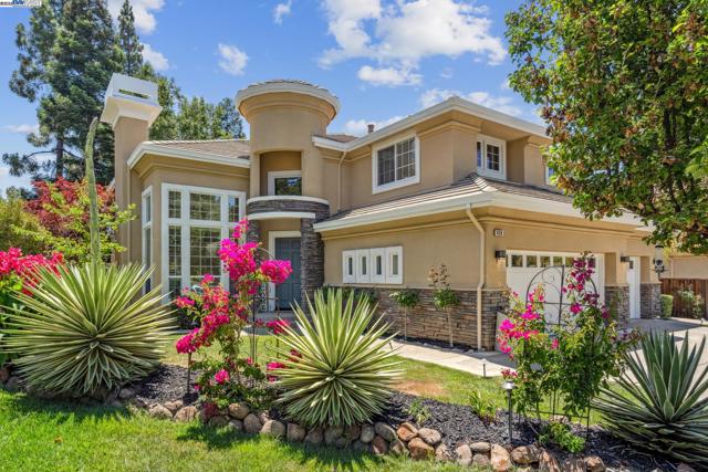 418 Golf Ct, Walnut Creek CA: https://media.crmls.org/mediaz/32dc2fa7-bdfe-4f64-8e67-95c6defc4cd7.jpg