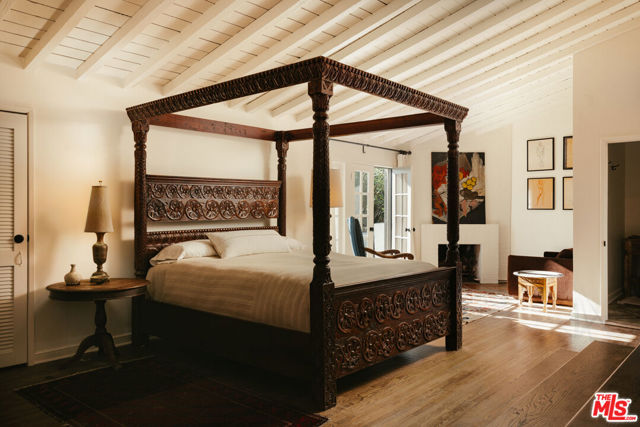 1907 S Mesa Drive, Palm Springs CA: https://media.crmls.org/mediaz/32dc8b1a-d8cc-42a4-a8dd-068f3978d762.jpg