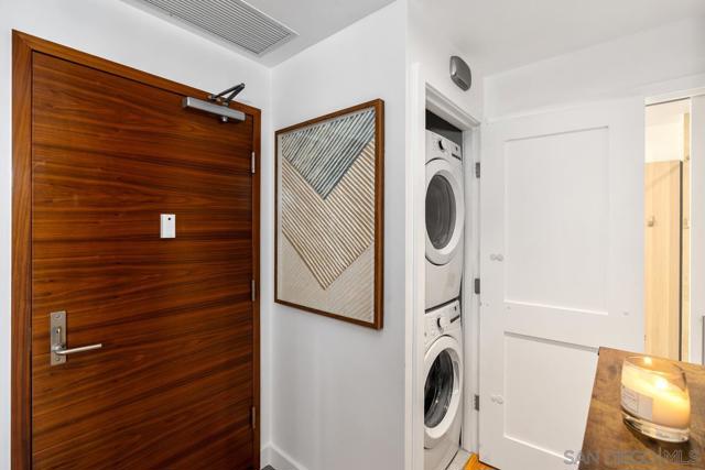 700 W E St, San Diego CA: https://media.crmls.org/mediaz/32dcd8ff-ca34-4f4e-a719-45c7d1878ca7.jpg